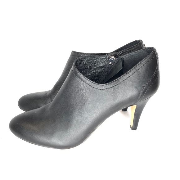 Vince Camuto Shoes - Vince Camuto Vala Black Leather Booties Size 8